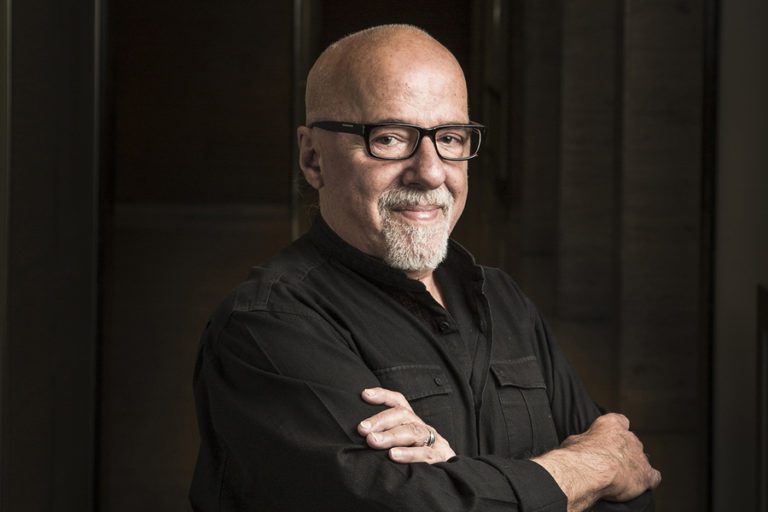 Paulo Coelho e a polêmica sobre o sucesso