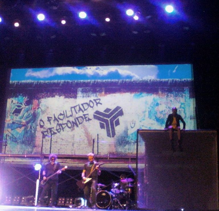 O rock hereditário dos Titãs na ópera Doze flores Amarelas