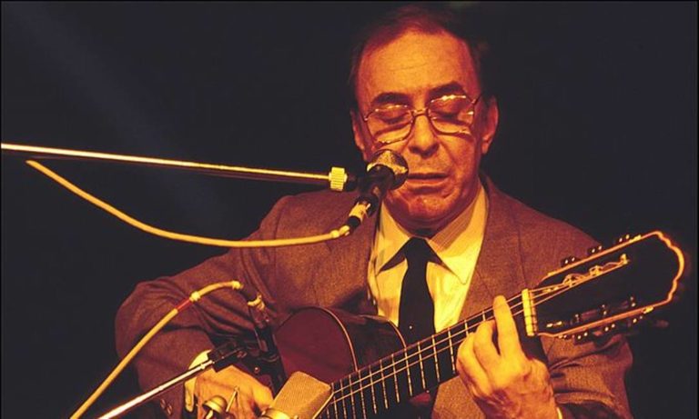 E se João Gilberto vendeu a alma para o diabo para criar o Brasil moderno?