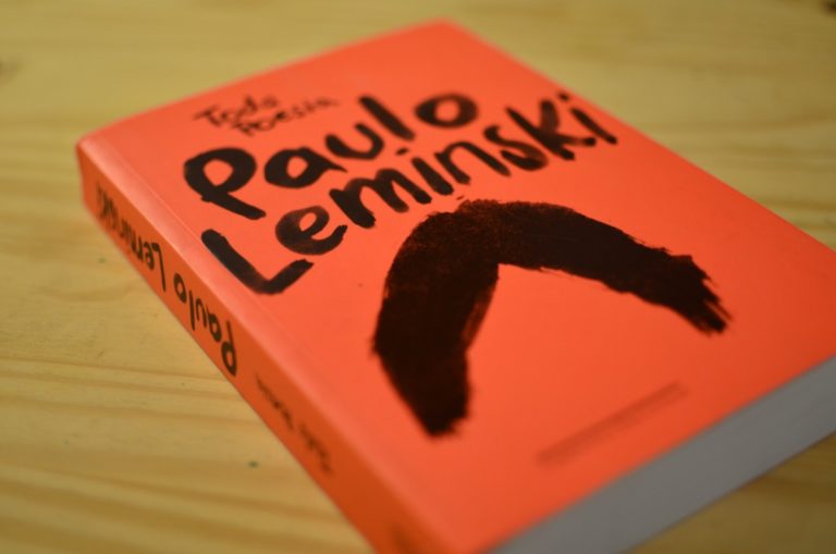 10 livros para quem gosta de poesia sem métrica