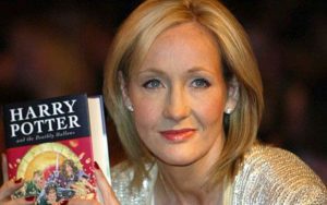 JK Rowling 1002500c 300x188 - 10 livros para quem quer desenvolver o hábito da leitura