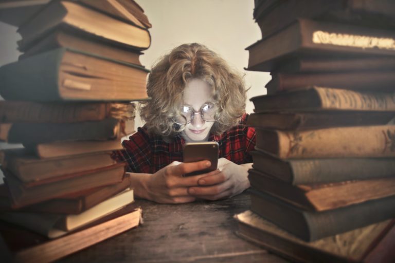 O impacto das redes sociais na escrita e leitura