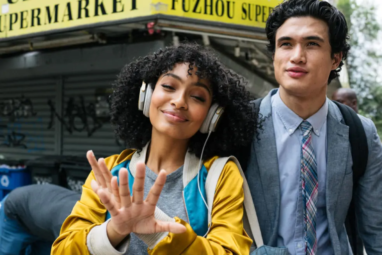 O Sol Também é uma Estrela: Tudo Sobre o Filme da Sessão da Tarde | Tem na Netflix?