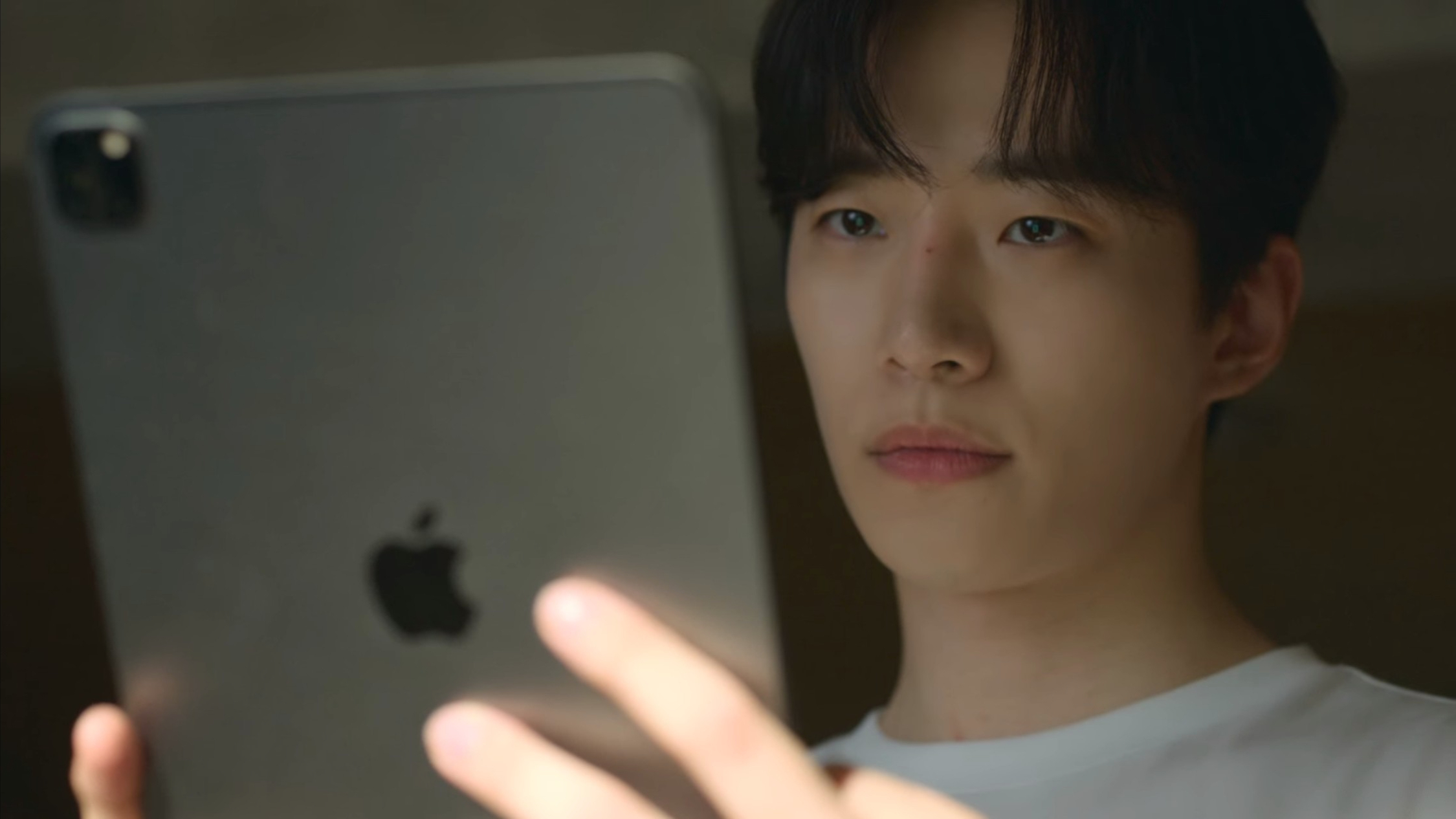 Lee Jun-ho: Astro de Sorriso Real Brilha em Mais um Suspense Imperdível da Netflix