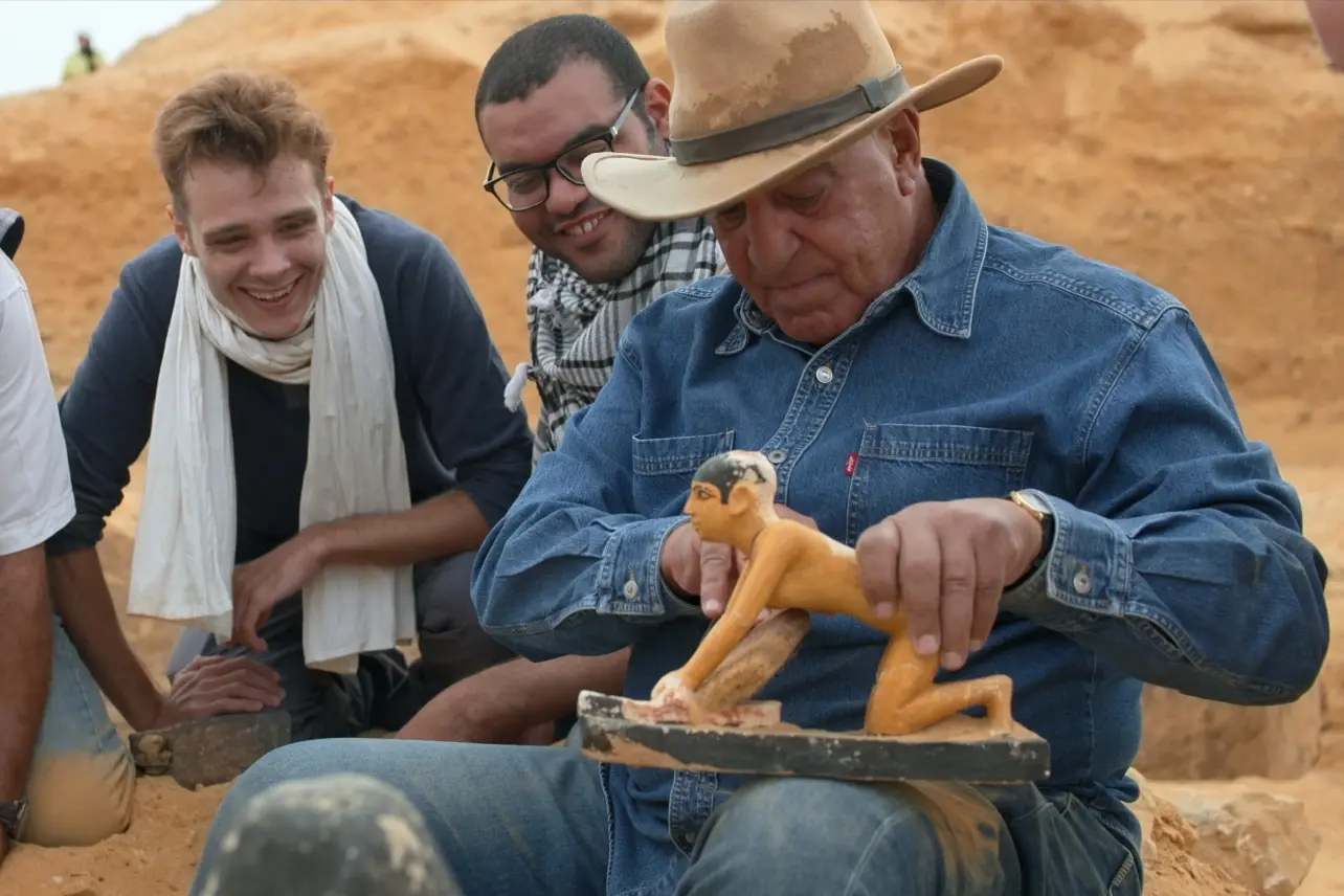 Explorando o Desconhecido: A Pirâmide Perdida | Como o Dr. Waziri Encontrou o Livro da Morte?