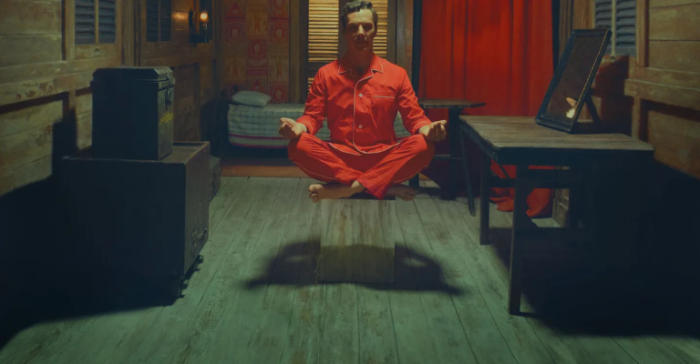 A Incrível História de Henry Sugar: A Fusão Perfeita entre Roald Dahl e Wes Anderson na Netflix