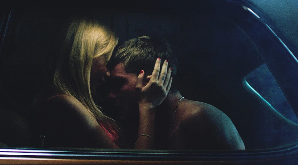 Corrente do Mal 1: Desvendando os Mistérios do Filme de Terror Sobrenatural