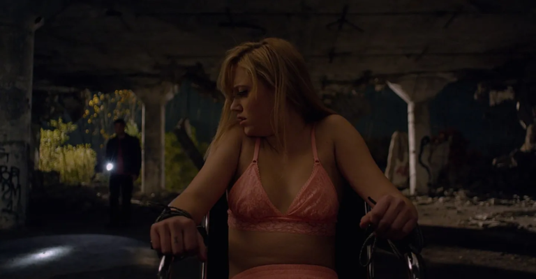 Corrente do Mal 2: Sequência do Terror Está em Desenvolvimento com Retorno de Maika Monroe