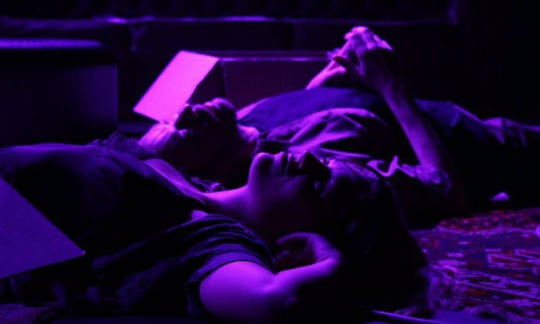 Trilhas Sonoras de Amor Perdidas: Uma Peça Musical de Felipe Hirsch