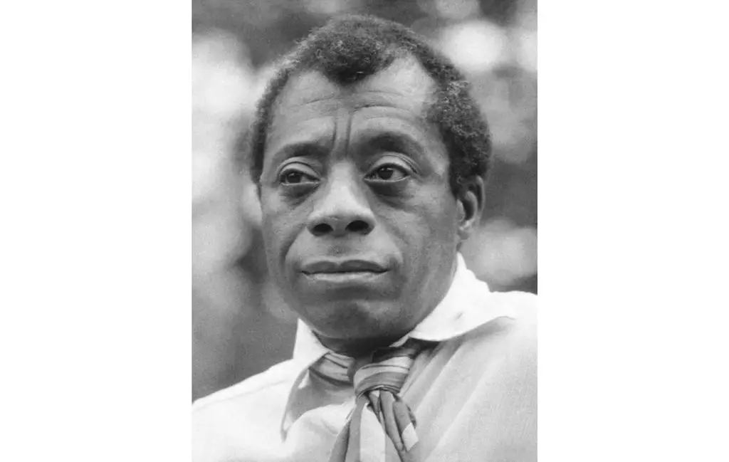 A Vida e Legado de James Baldwin: a Jornada de um Ícone Literário