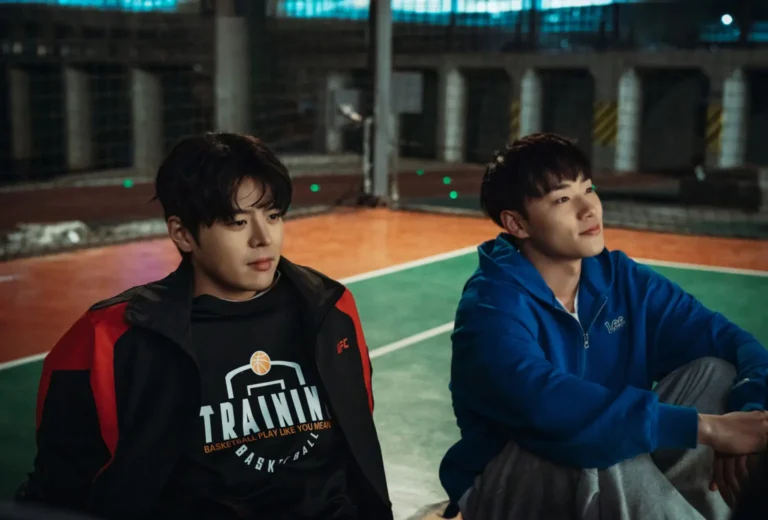 Cena do episódio 3 de Weak Hero Class 2 mostrando Si-eun e seus colegas enfrentando desafios na escola.