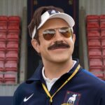 Ted Lasso 4x05: Ted diante da arquibancada vazia do Nelson Road