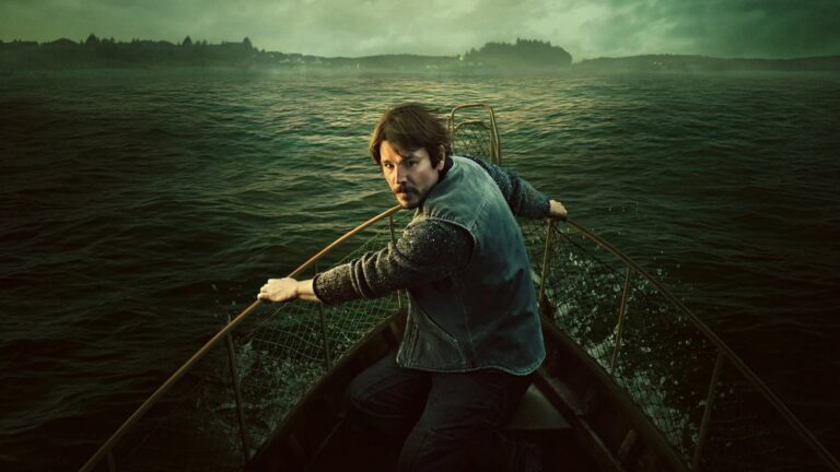 Josh Hartnett num barco em cena de Profundezas, da Netflix