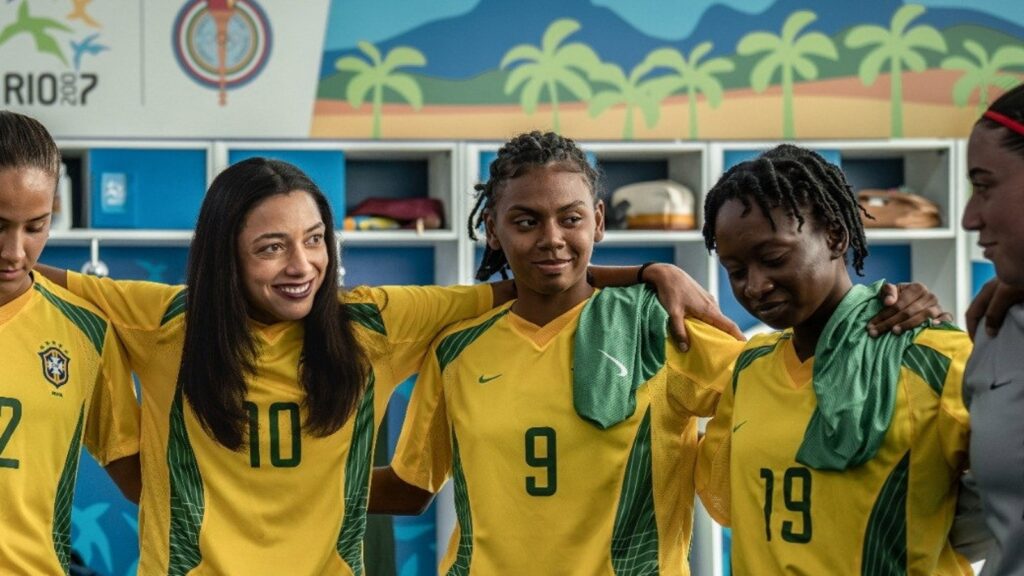Alice Carvalho como Marta, com a camisa 10 da seleção