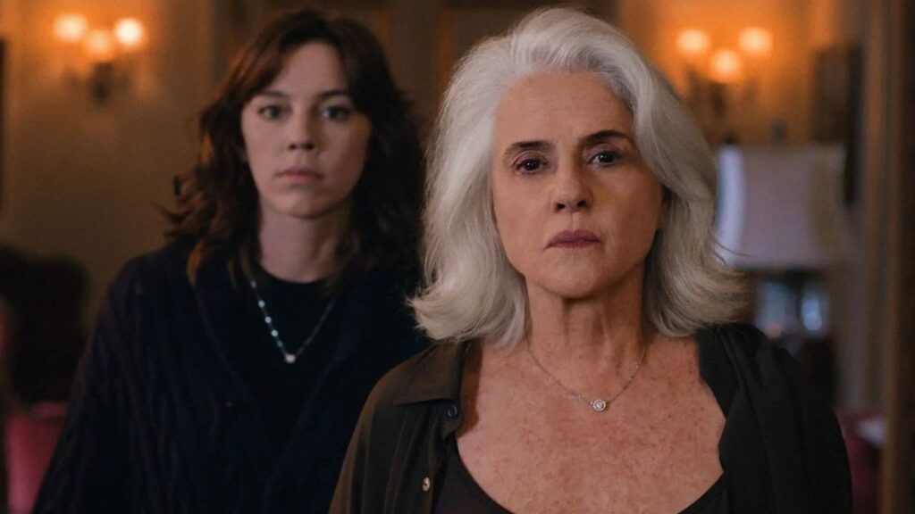Alice Wegmann e Marieta Severo em cena de Dom de Iludir